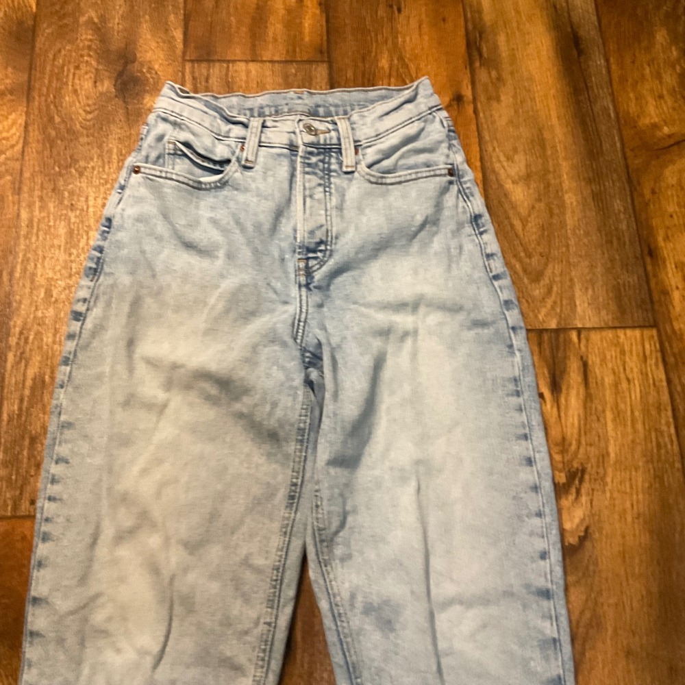 Old Navy Mom Jean Size 2 Light Wash Raw Hem Womens Denim Jeans - Picture 2 of 11